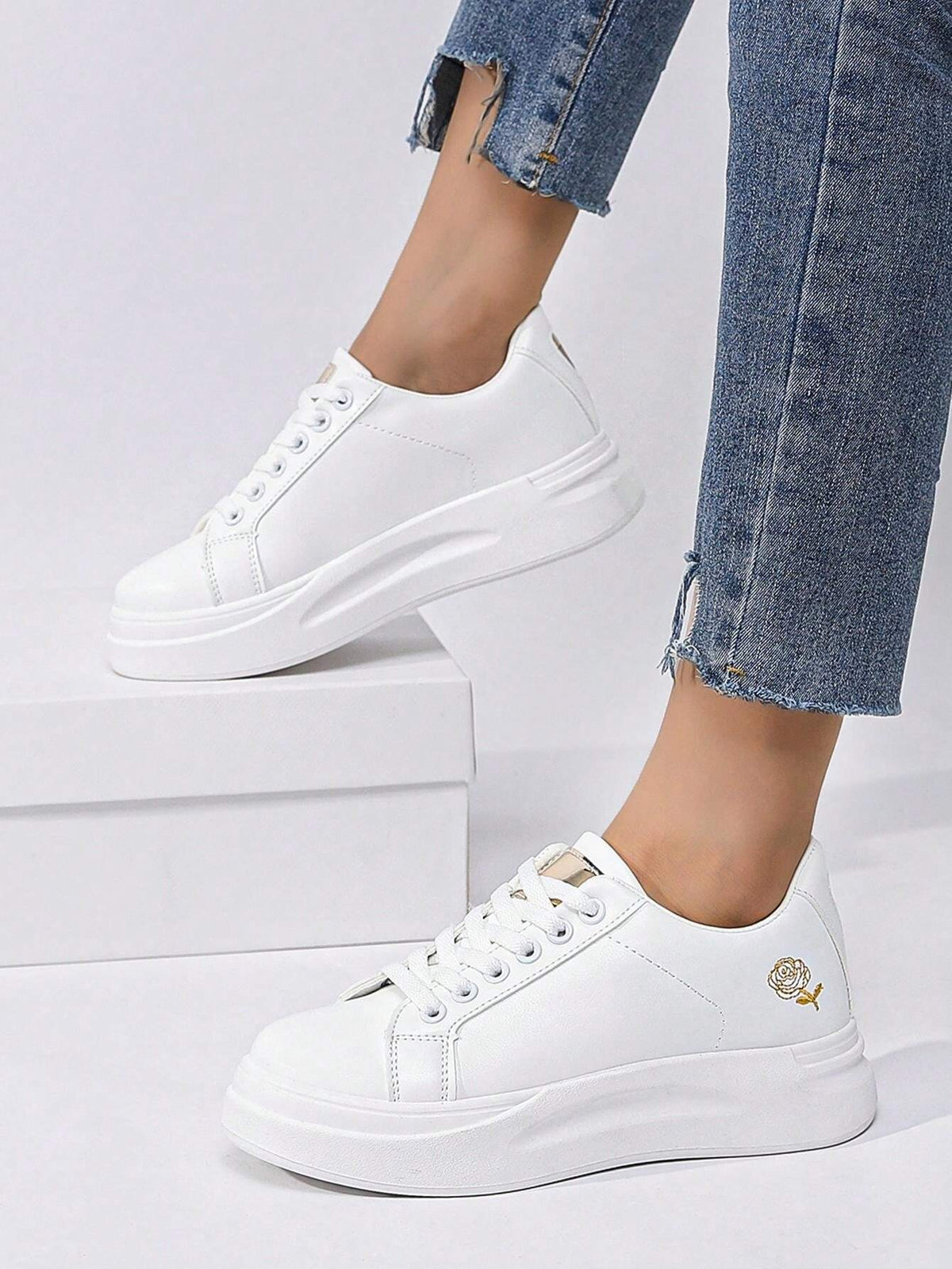 Tênis Branco Casual Feminino - Bella Mônica